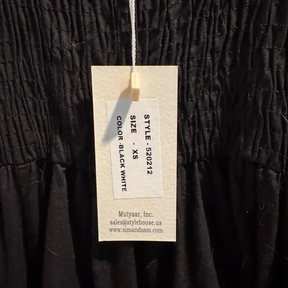 Elegant Black and White Maxi Dress - Picture 6 of 8